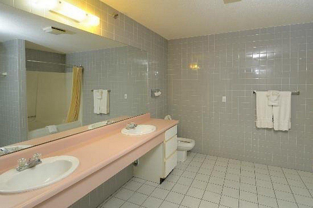Regency Inn & Suites Вэст спрингфильд Экстерьер фото