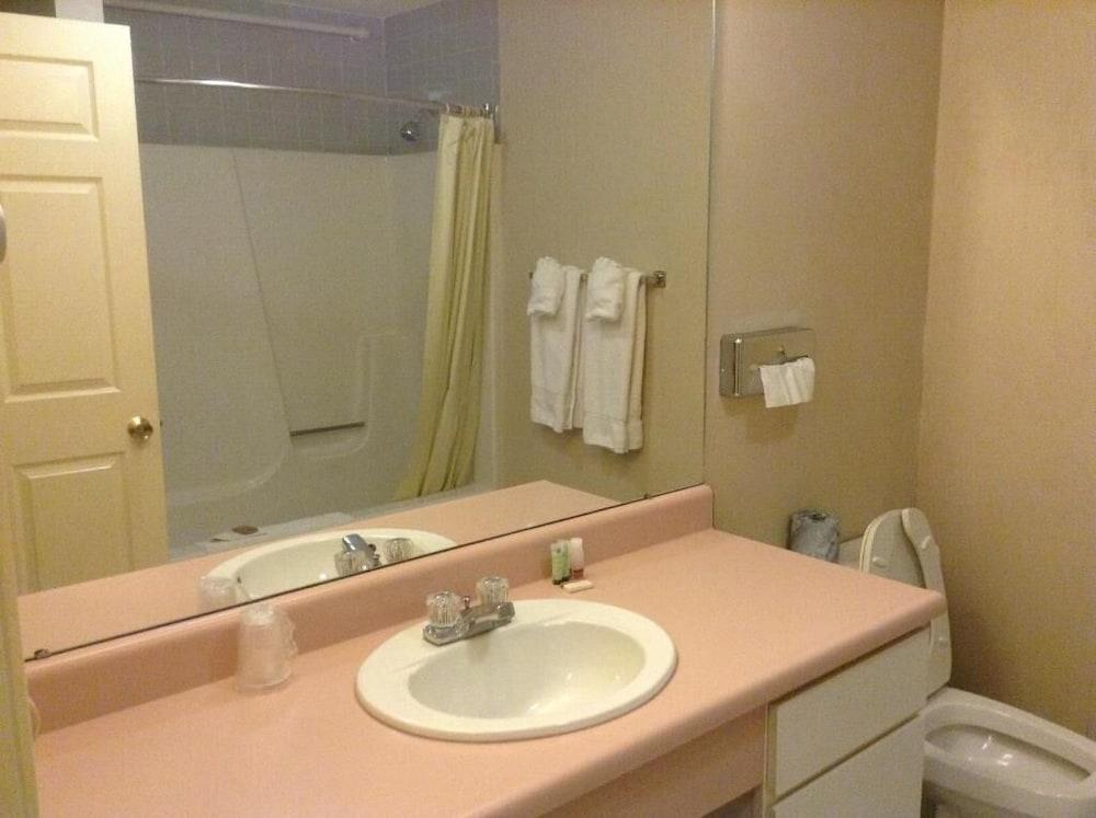 Regency Inn & Suites Вэст спрингфильд Экстерьер фото