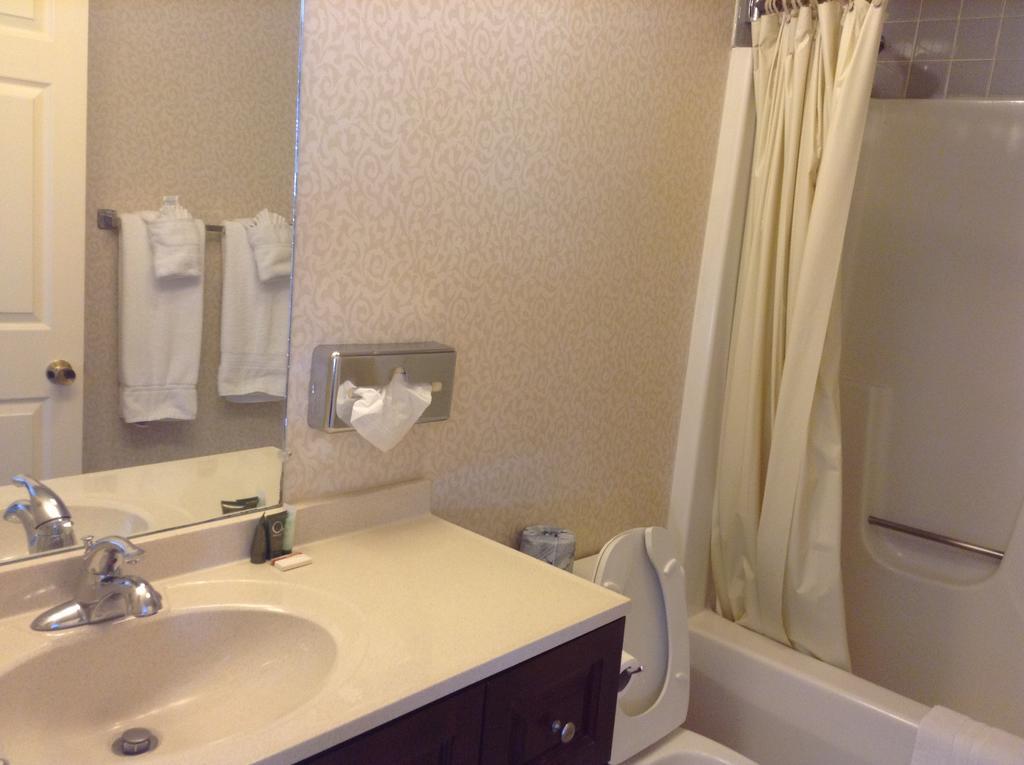Regency Inn & Suites Вэст спрингфильд Экстерьер фото