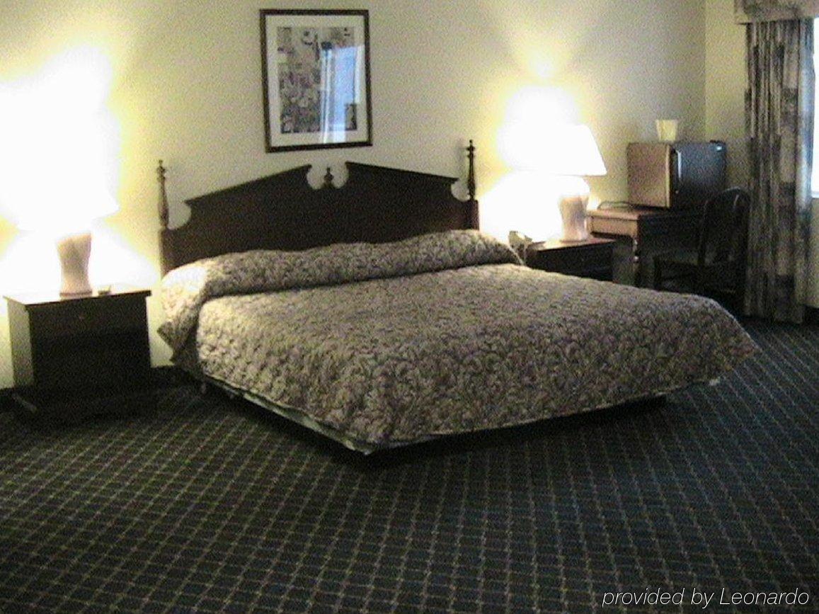 Regency Inn & Suites Вэст спрингфильд Номер фото