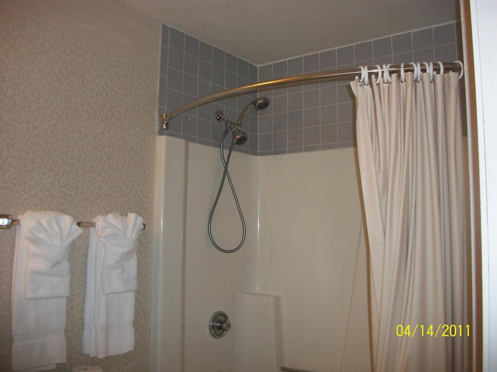 Regency Inn & Suites Вэст спрингфильд Экстерьер фото