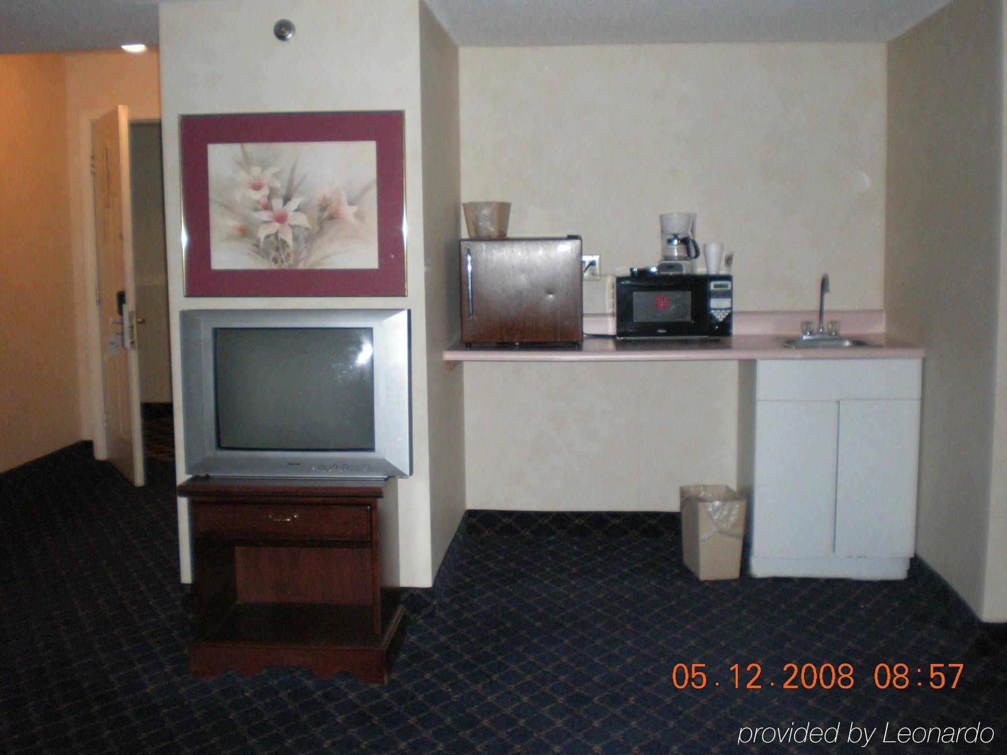 Regency Inn & Suites Вэст спрингфильд Номер фото
