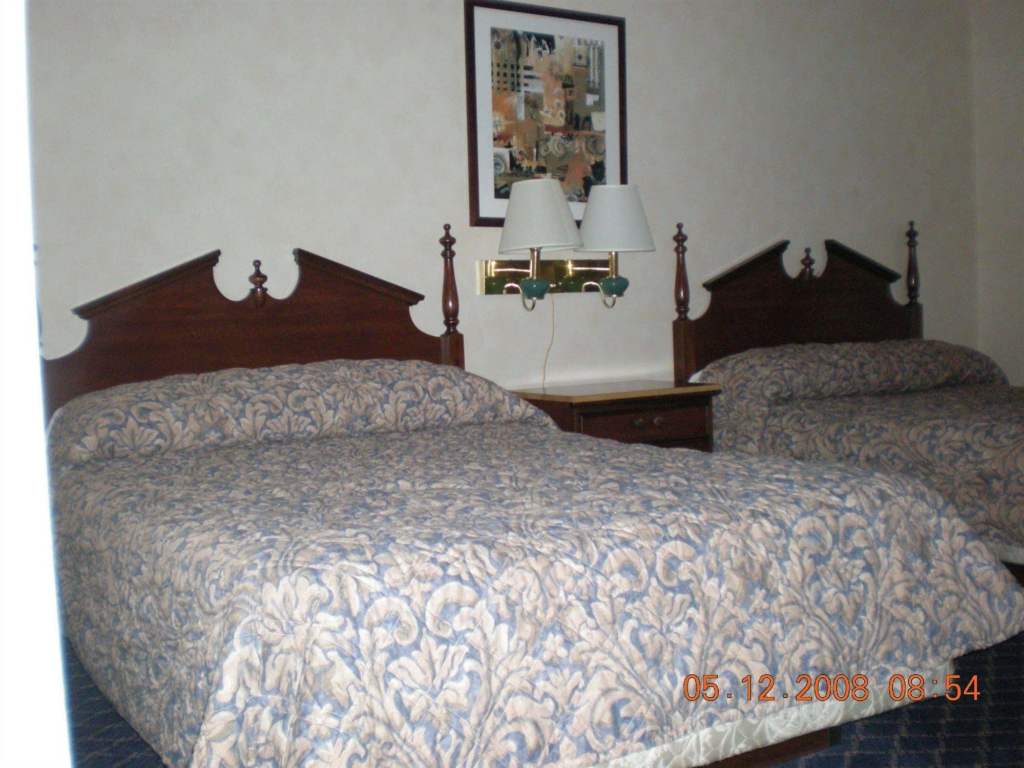 Regency Inn & Suites Вэст спрингфильд Номер фото